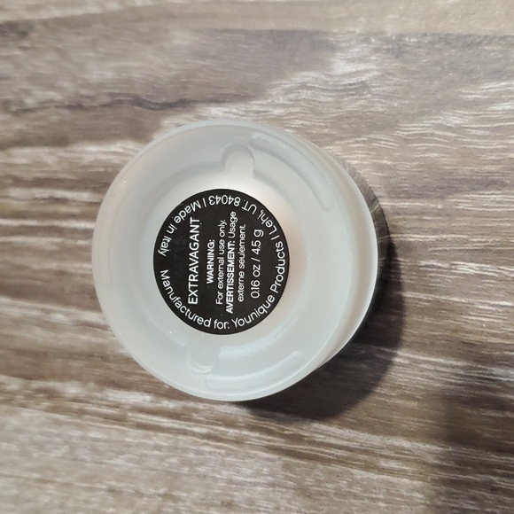 Younique Splurge Cream Eyeshadow Extravagant - Picture 3 of 5